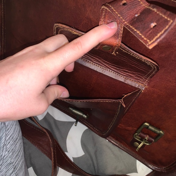 VINTAGE LEATHER MESSENGER BAG!! - Picture 6 of 8